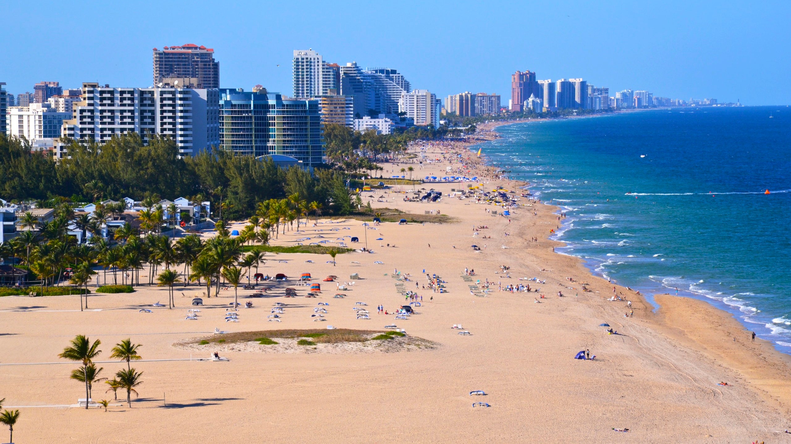 Sandy beach at Fort Lauderdale, a representative coastal setting for beach bocce play