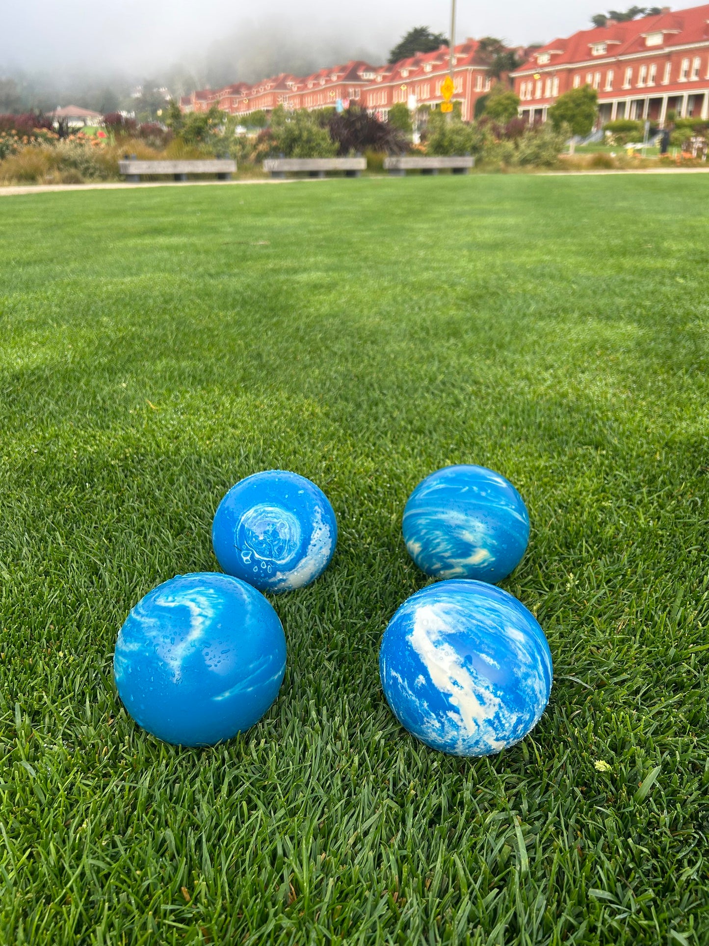 Official Tournament 4 Ball Bocce Set - 107mm marbleized blue and white (2 lbs. 1 oz.)