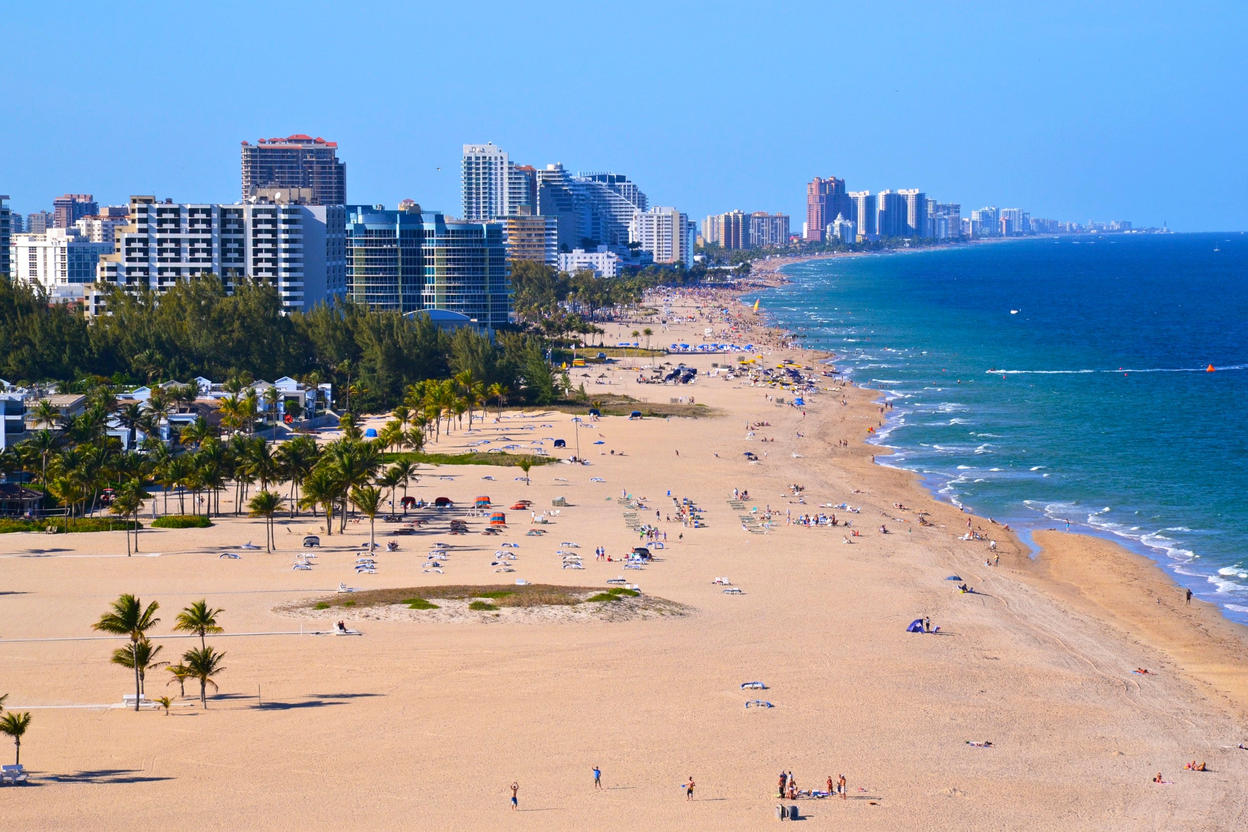 Sandy beach at Fort Lauderdale, a representative coastal setting for beach bocce play